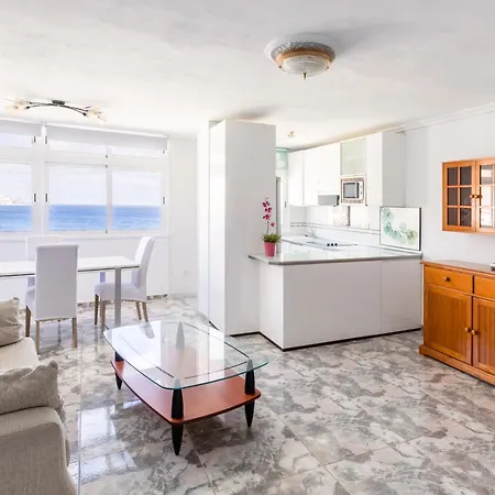 Live Atlantic Pearl Candelaria